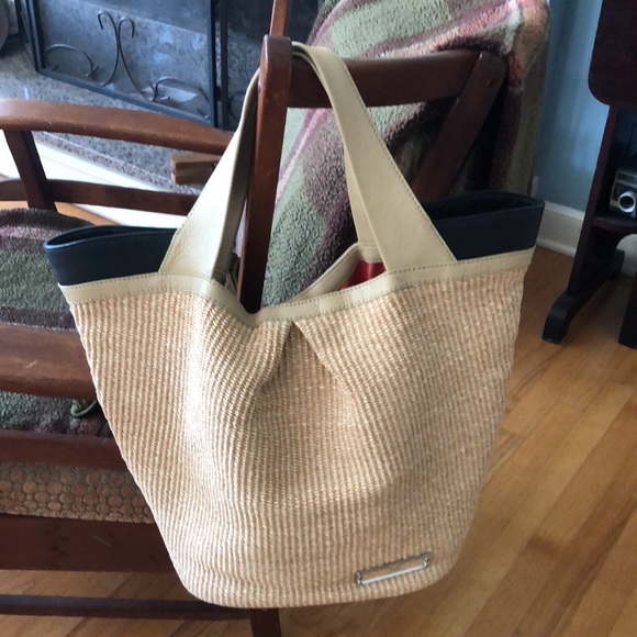 Maxx New York Handbags - MAXX NEW YORK LARGE WOVEN STRAW TOTE